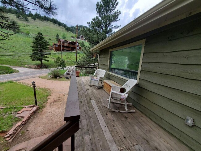 Building Photo - Spacious 4-bedroom + study home; Includes ...