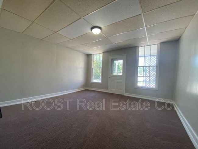 Building Photo - 22-22 S Twin St
