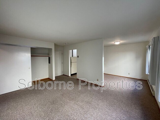 Building Photo - 443 Lee St