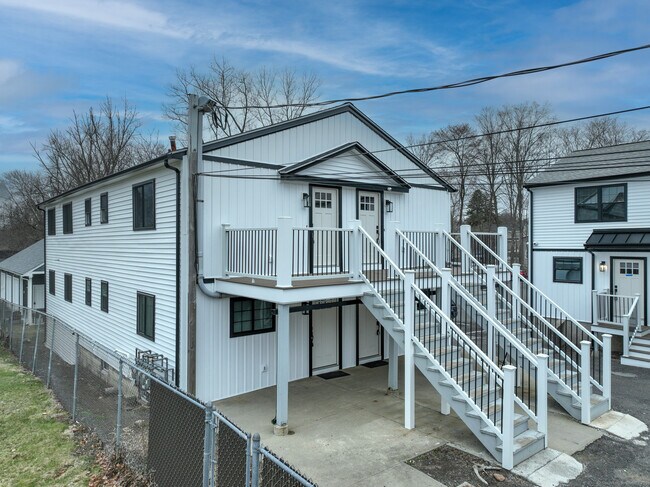Primary Photo - 571 Center St