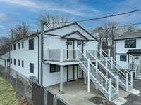 Building Photo - 571 Center St