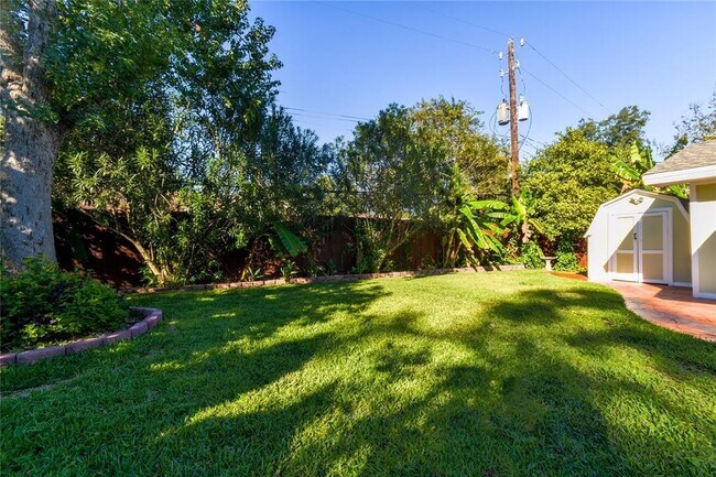 Building Photo - 10518 Hazelhurst Dr