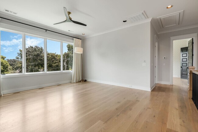 Building Photo - BEAUTIFUL CUSTOM BUILT HOME. 12 SOUTH ACRO...