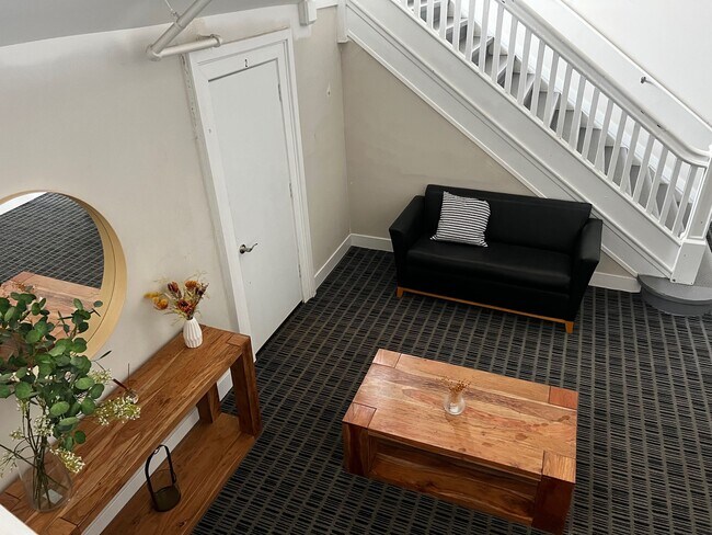 Building Photo - 4627 E Thompson St