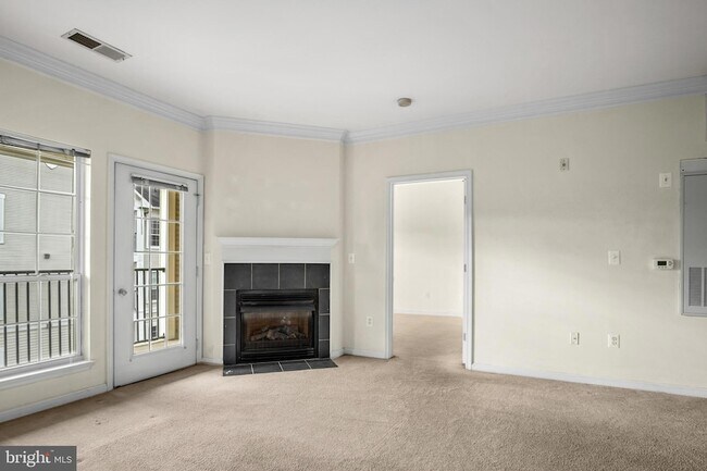 Building Photo - 4850 Eisenhower Ave