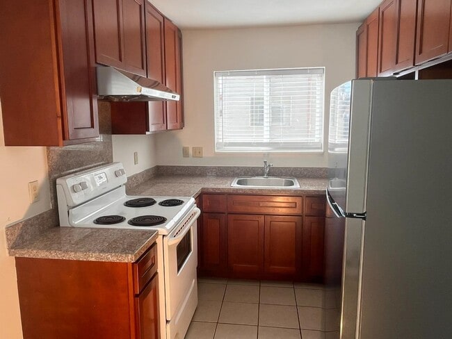 Primary Photo - 1564 Quebec Ct