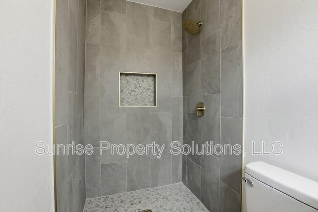 Building Photo - 644 Hunters Hill Rd