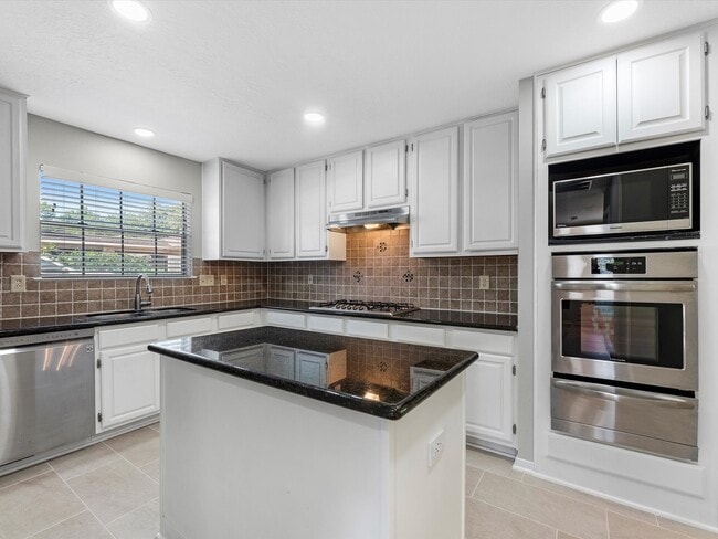 Building Photo - 1227 Lake Estates Ct