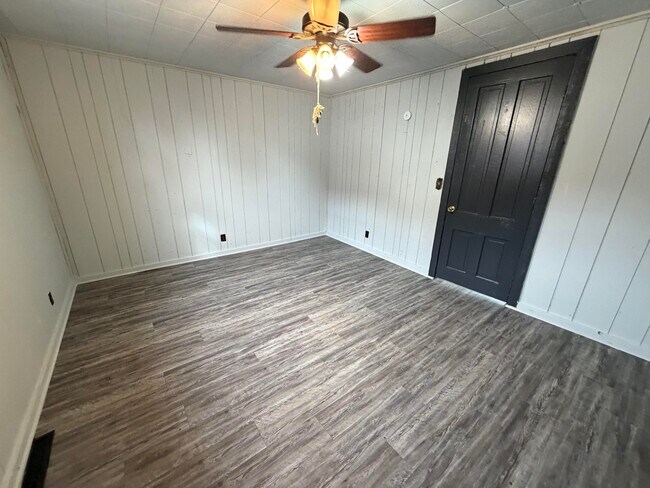 Building Photo - 730 Douglas-