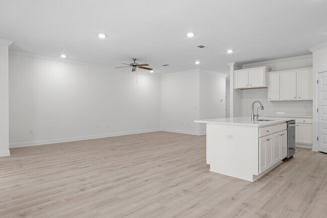 Building Photo - 125 Emarie Grey Cir