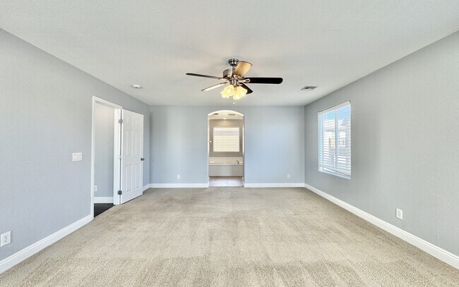 Building Photo - 5033 W Moberly Ave