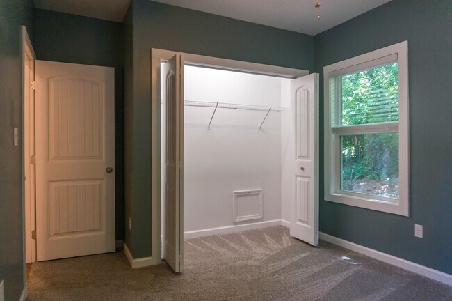 Building Photo - Beautiful Home in Prime West Asheville
