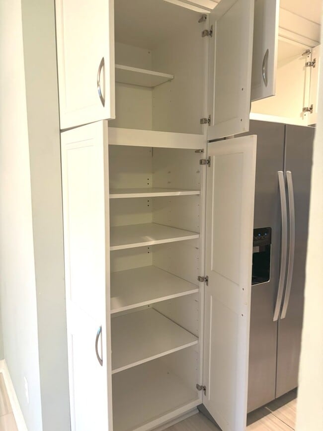 Building Photo - TOWNHOME IN MT PLEASANT - AVAILABLE August 1, 2026!