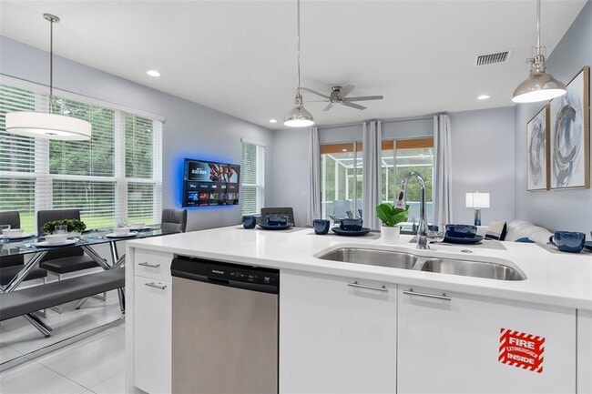 Building Photo - 1601 Tranquil Ave