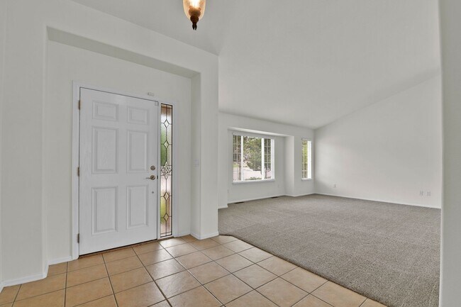 Building Photo - 705 Witchhazel Ct