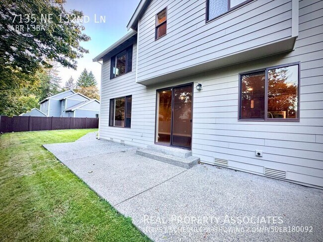 Building Photo - 7135 NE 132nd Ln