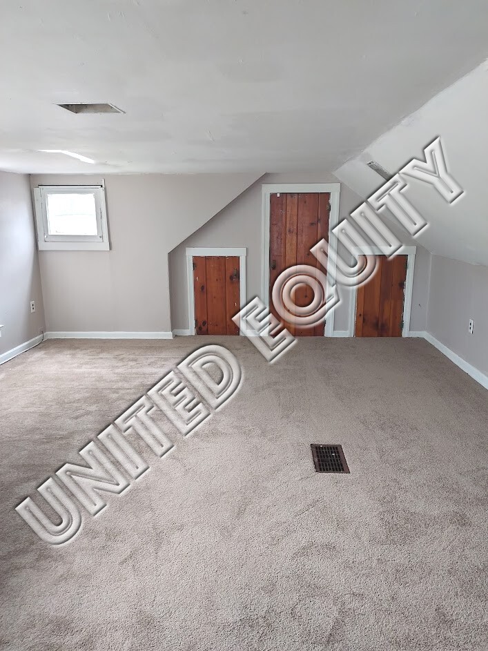 Building Photo - 3401 Earlham Dr