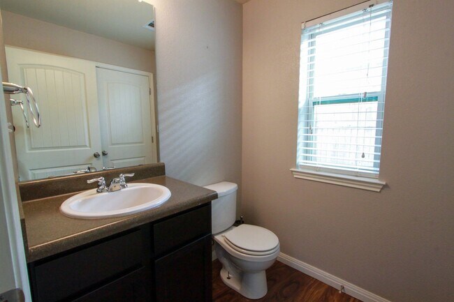 Building Photo - 3 Bedroom, 2.5 Bath Home in East Austin's ...