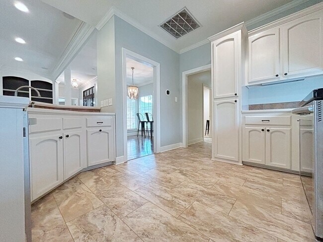Building Photo - 3919 Meadow Ridge Dr