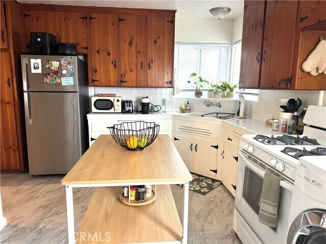 Building Photo - 320 27th St