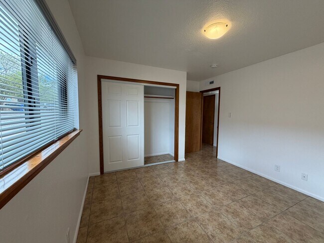 Building Photo - 1307 Rufina Ln