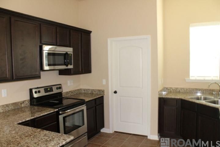 Building Photo - 37237 Market Place Drive