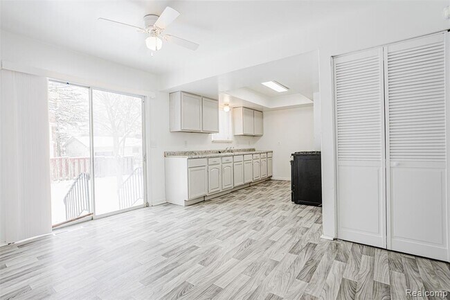 Building Photo - 6627 Orange Ln