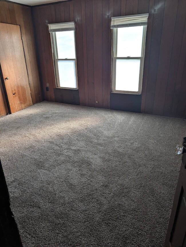 Building Photo - 210 E Cambridge St