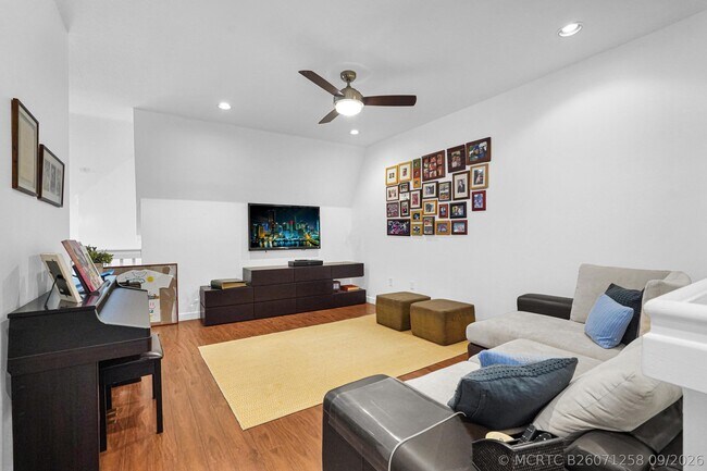 Building Photo - 616 W Palm Aire Dr
