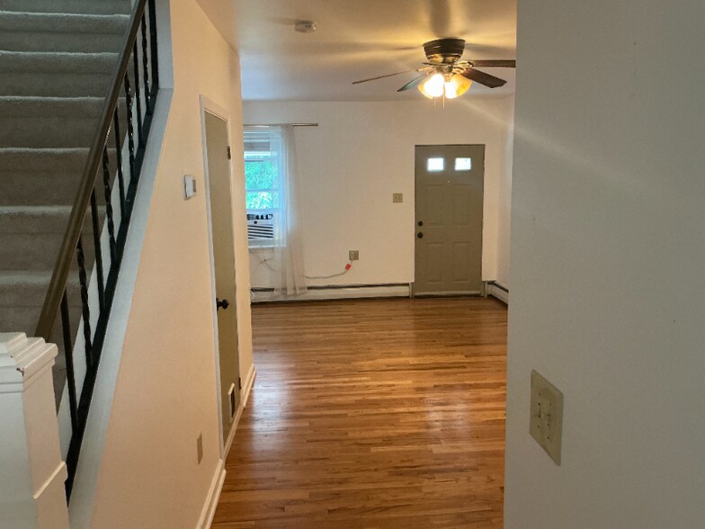 Building Photo - 411 Limestone St
