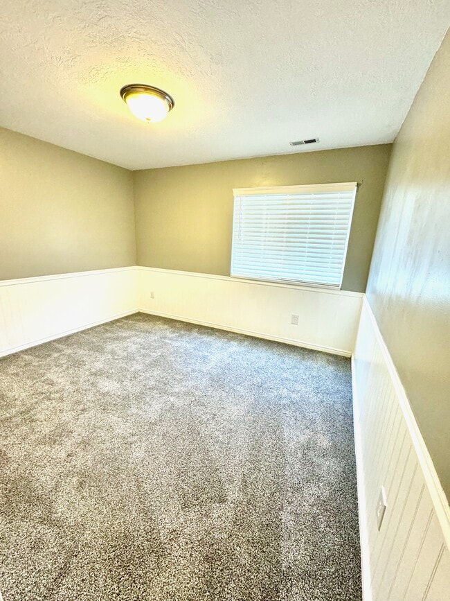 Building Photo - 873 E 2900 N