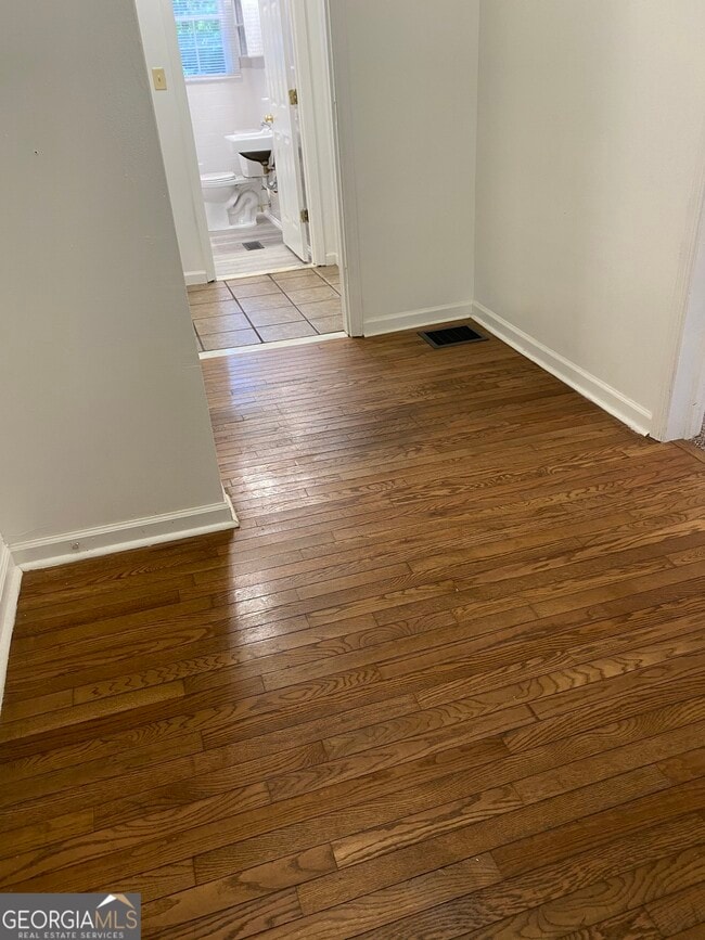 Building Photo - 164 Glenn Carrie Rd