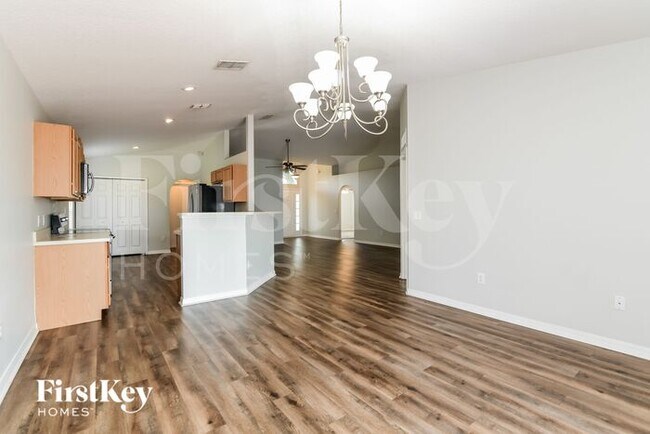 Building Photo - 5521 Sycamore Canyon Dr