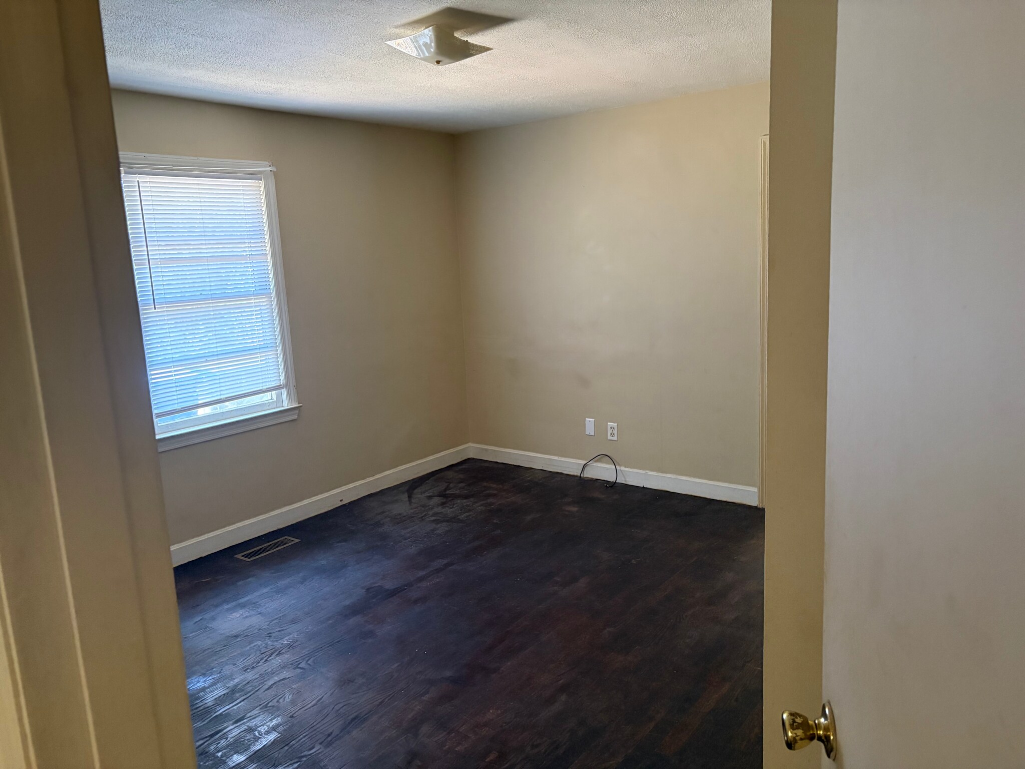 Building Photo - 5214 Palmetto Ln