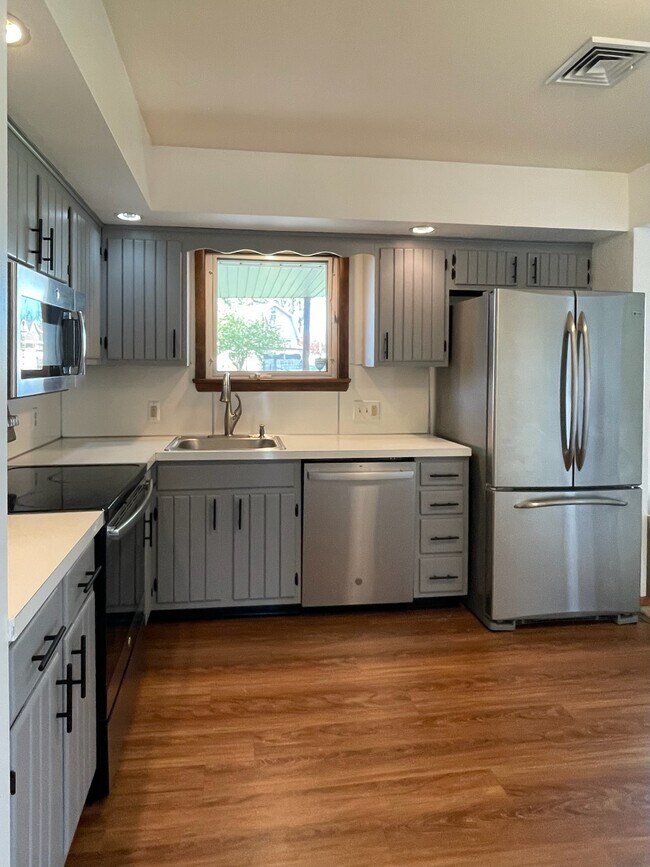 Building Photo - 4408 Circle Dr