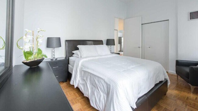 Building Photo - 3 bedroom in NEW YORK NY 10004
