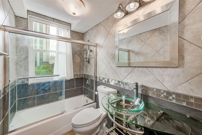 Building Photo - 215 Central Ave