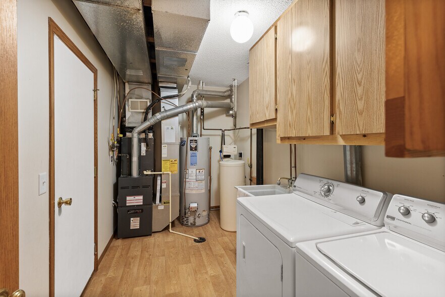 Building Photo - 6860 Meadow Grass Ln S