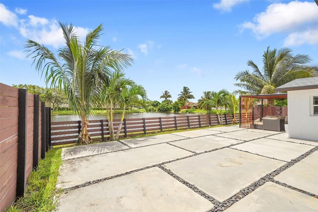 Building Photo - 7506 SW 7th Ct