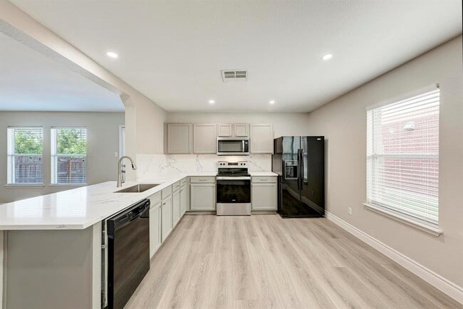 Building Photo - 3413 Bach Dr