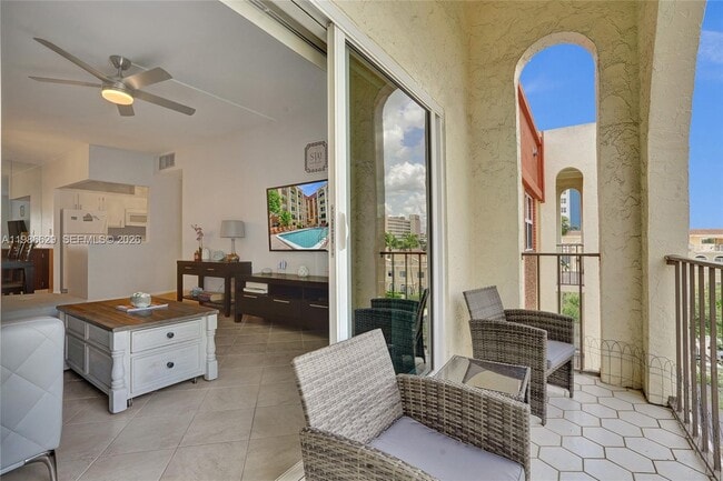 Building Photo - 400 N Riverside Dr