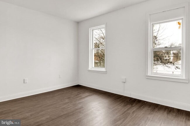 Building Photo - Coming Soon! Charming 3 Bedroom, 1.5 Bath ...