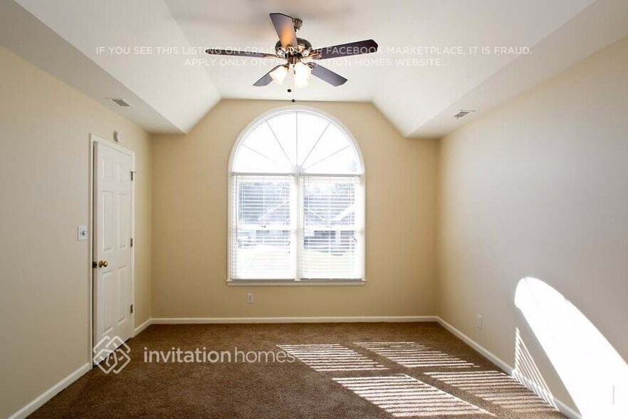 Building Photo - 1811 Southridge Dr