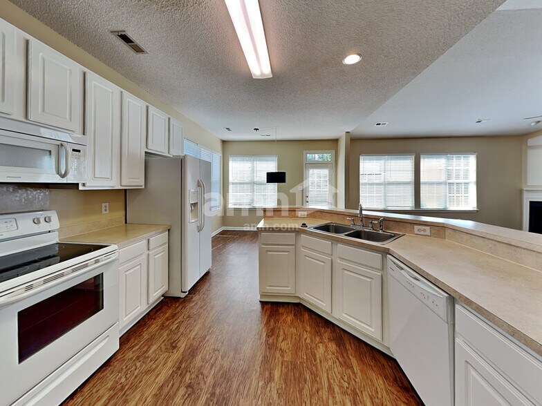 Building Photo - 6604 Conifer Cir