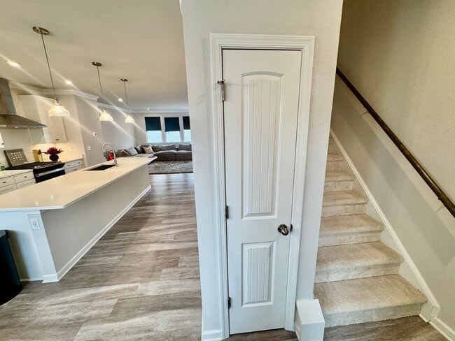 Building Photo - Spacious 3 Bedroom Townhouse