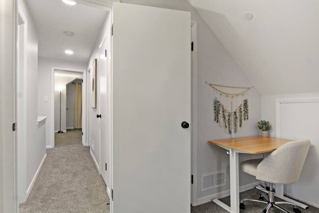 Building Photo - 1104 Elizabeth St