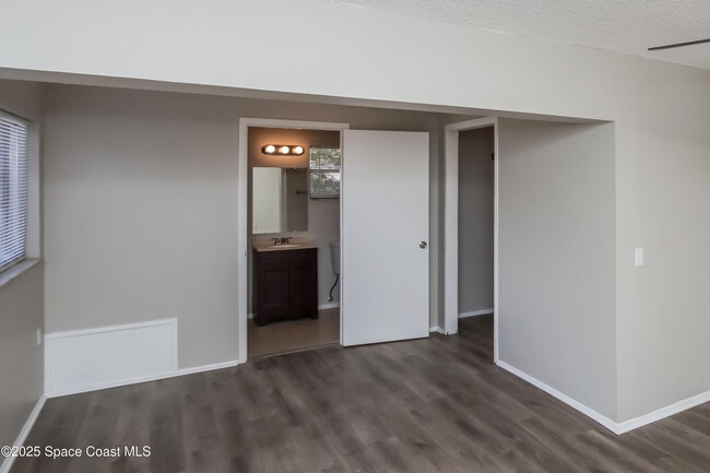 Building Photo - 1051 Marlin Dr