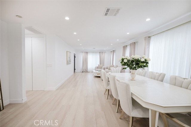 Building Photo - 7306 Farmdale Ave