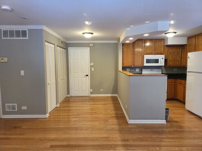 Building Photo - 2403 W Flournoy St