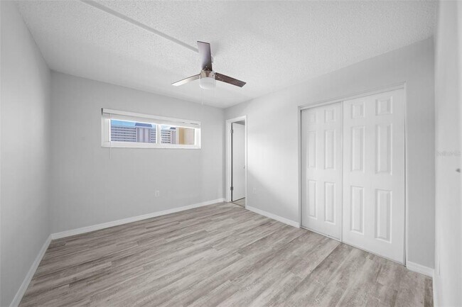 Building Photo - 4725 Cove Cir